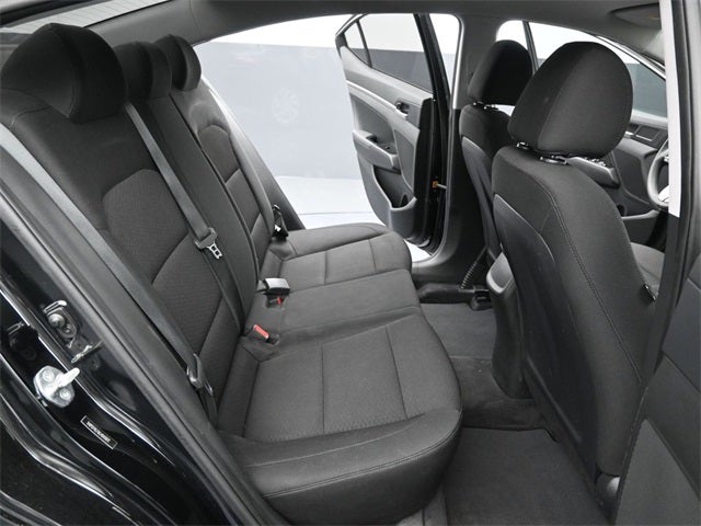 2020 Hyundai Elantra SE Black / Black