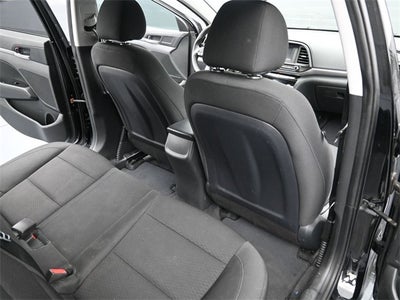 2020 Hyundai Elantra SE Black / Black
