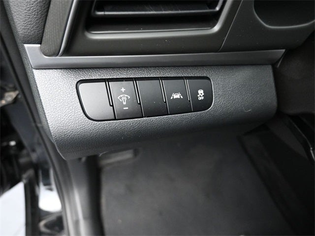 2020 Hyundai Elantra SE Black / Black