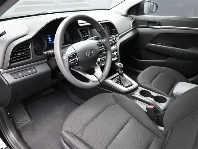 2020 Hyundai Elantra SE Black / Black