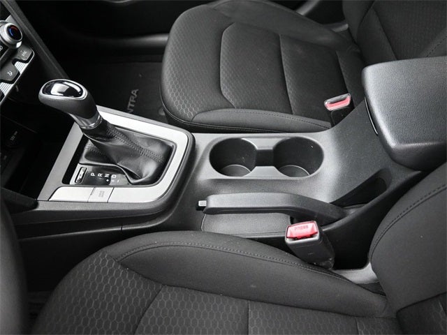 2020 Hyundai Elantra SE Black / Black