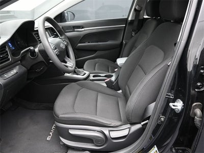2020 Hyundai Elantra SE Black / Black