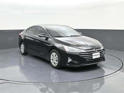 2020 Hyundai Elantra SE Black / Black