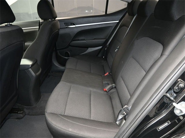2020 Hyundai Elantra SE Black / Black