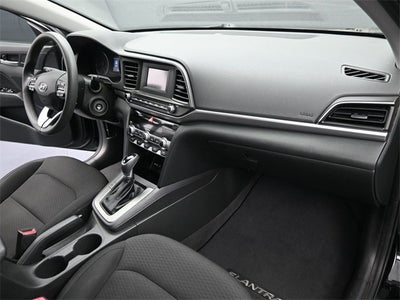 2020 Hyundai Elantra SE Black / Black