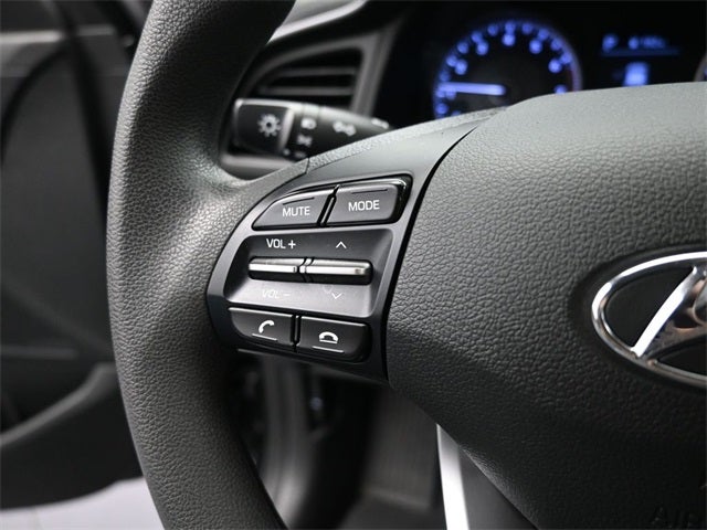 2020 Hyundai Elantra SE Black / Black