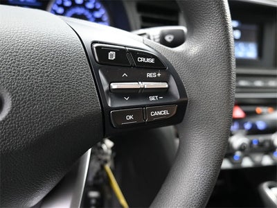 2020 Hyundai Elantra SE Black / Black