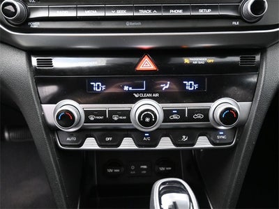 2020 Hyundai Elantra SE Black / Black