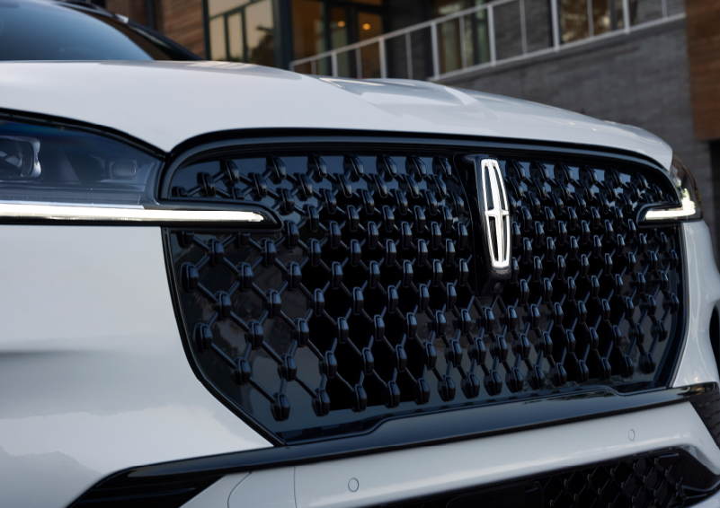 The black grille of a white 2025 Lincoln Aviator® SUV is shown with its fog lights on. | Doggett Lincoln of Beaumont in Beaumont TX