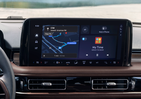 The 13.2-inch LCD touchscreen is showcased. | Doggett Lincoln of Beaumont in Beaumont TX