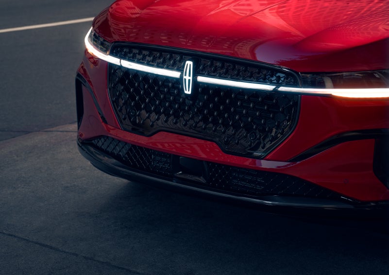 The available front LED light bar and center Lincoln Star logo glow at dusk. | Doggett Lincoln of Beaumont in Beaumont TX